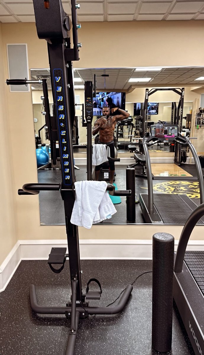 Bron in the lab this morning via IG Stories 💪🏾