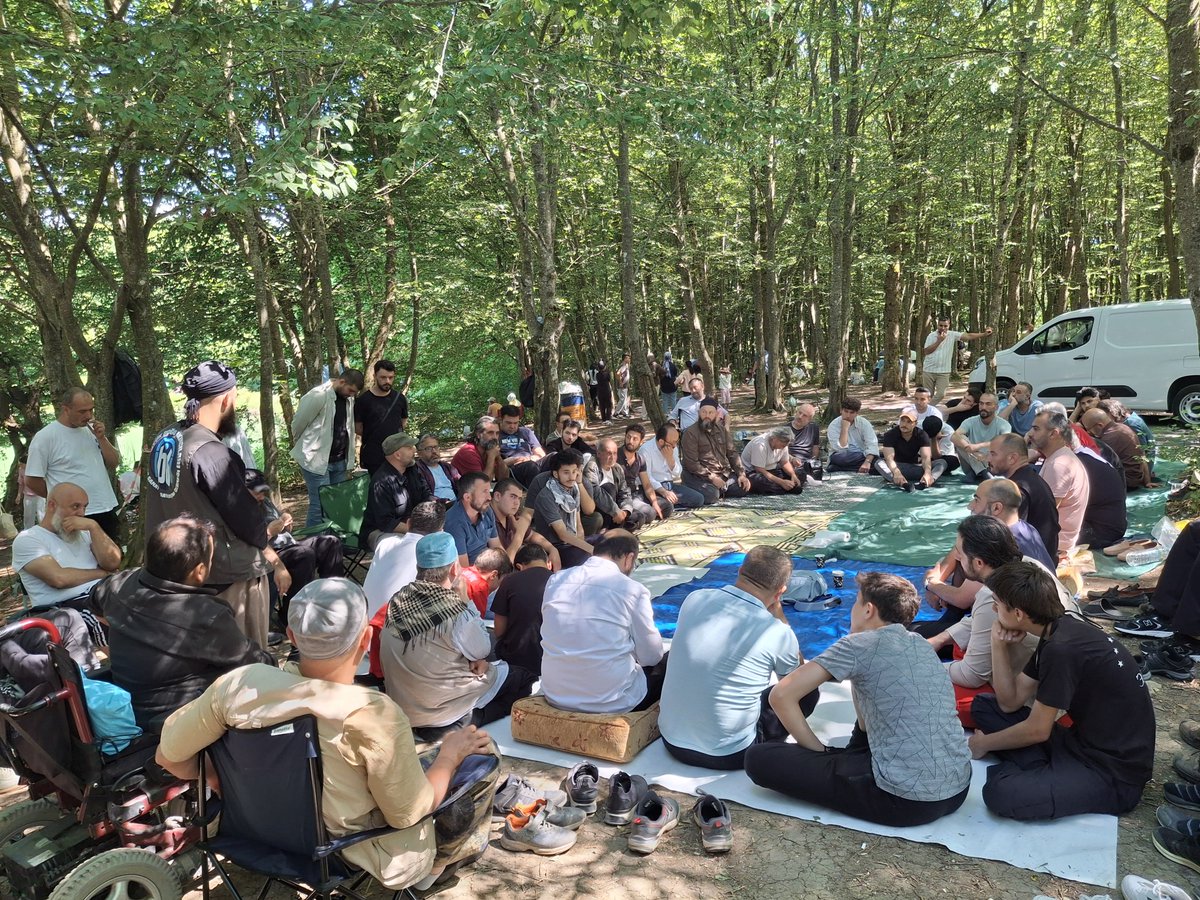 Bolu'da Hayrettin Tokadi Hazretlerini Kabr-i Şerifinin bulunduğu mesire alanında 1. Büyük Doğu Akıncıları Kurultay'ını düzenledik.

Allah-u Teâla'dan hayırlısı ile nice Kurultaylar düzenlemeyi, nice hayırların da fethine vesile olmayı niyaz ederiz...