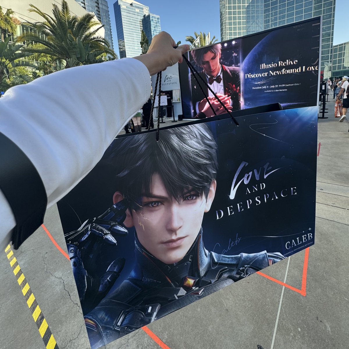 All the LADS girlies being so sweet and down to trade! Got Xavier and traded for Caleb 🍎 #AnimeExpo2025 #LoveandDeespace