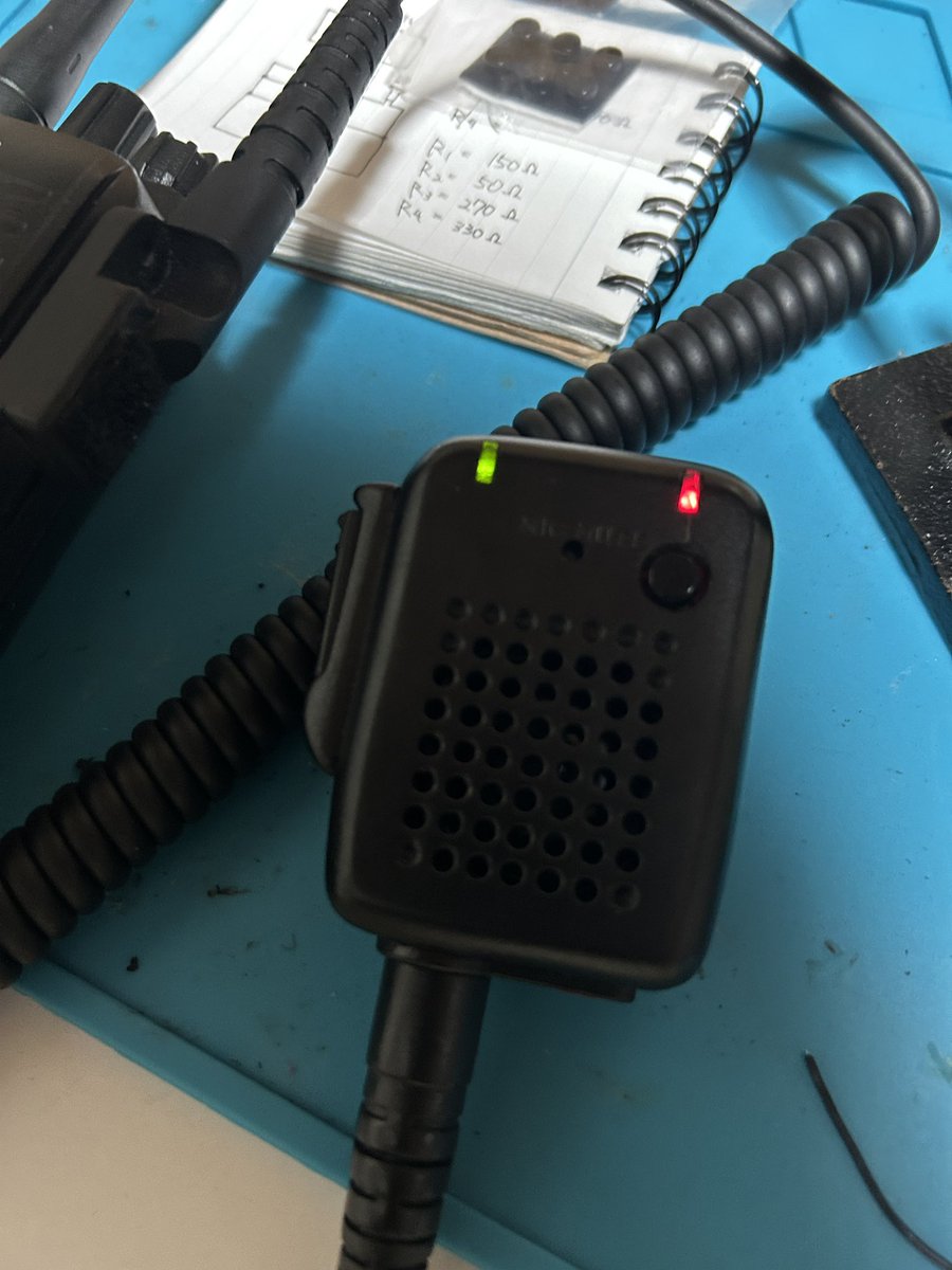 P_OG063's tweet image. PSWハンドマイク完成〜
本物はミュートじゃなくて小音らしいので、それっぽく仕上げました！
（音声は自作ですw）

#警察無線