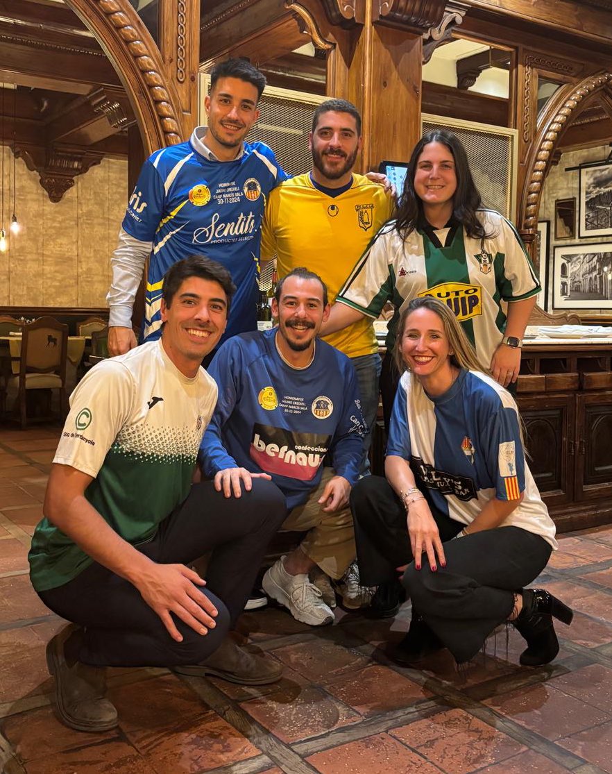 🔚 FINAL 5A TEMPORADA

✅ Família, posem punt i final a la cinquena temporada de #FutbolCatalàCatRàdio 

⚽️ 40 episodis amb 40 històries del futbol que més ens estimem

💙 Gràcies a tots per seguir-nos un any més!