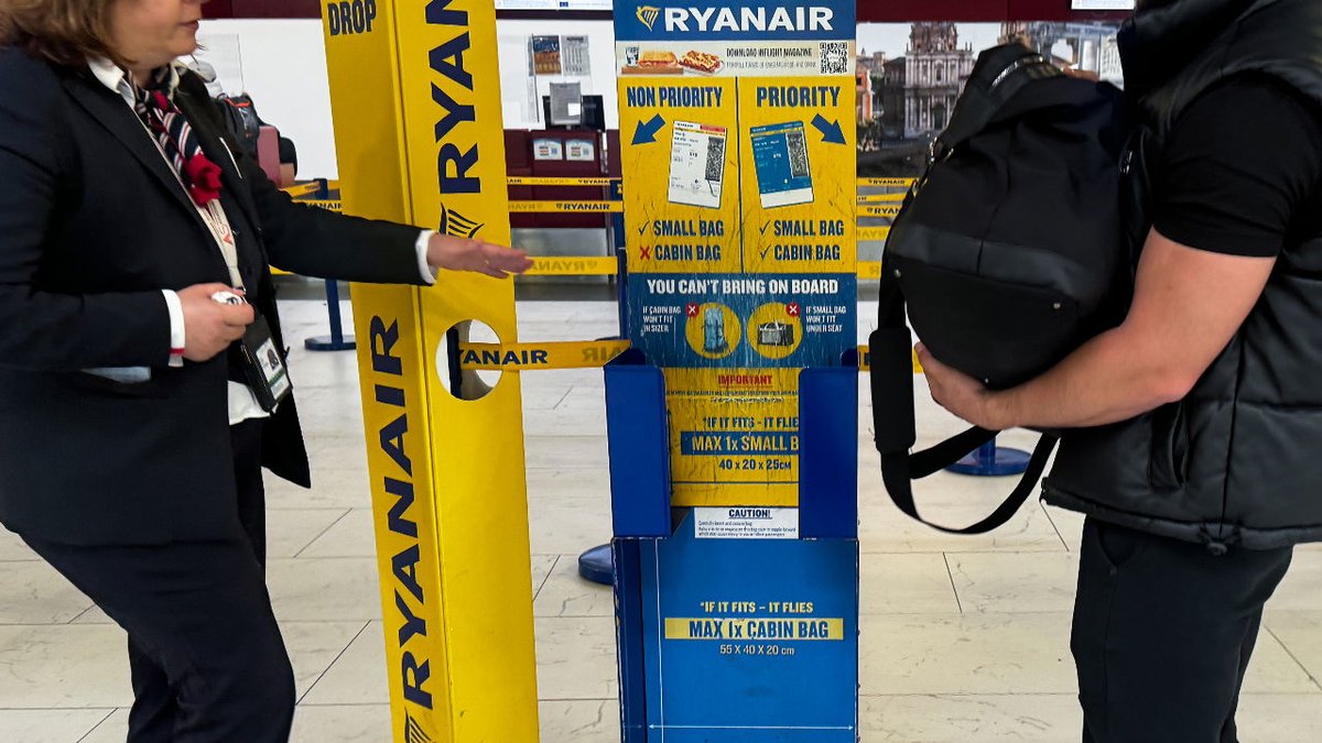 Ryanair vergroot afmetingen van toegestane handbagage als reactie op aankomende EU-regelgeving businessam.be/ryanair-vergro… #Ryanair #handbagage #EUregelgeving #vliegtuig #luchtvaart