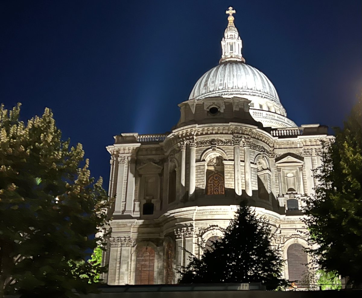 sue_wilkinson's tweet image. Atypical #nhs1000miles Sun eve post from me. Just 18 hiking miles in the last fortnight, for a YTD total of 692 miles. Have been catching up with old friends and being a city tourist! Here are some pics of London by night: