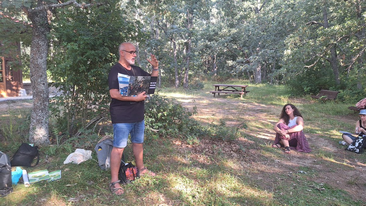 Aquesta setmana hem estat presents al #xsimposioesenred on hem anat a parlar d'ecotopies i d'artivisme i hem conegut un munt de revolucionaris i revolucionàries que cultiven futurs