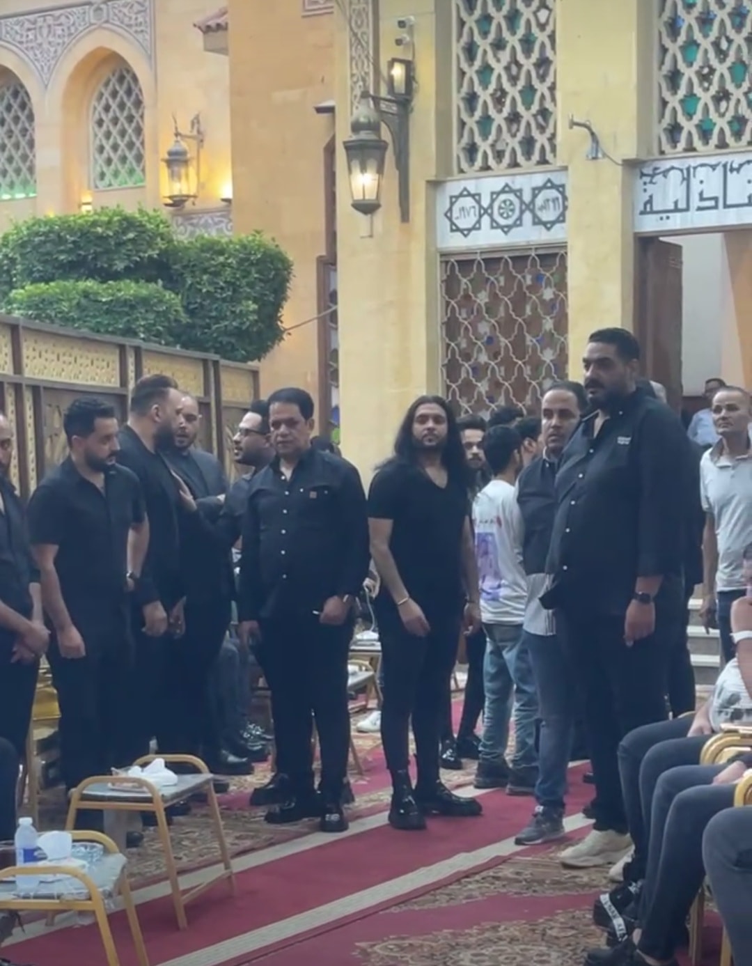 بوابة الوفد| الصور الأولى من عزاء المطرب الشعبي أحمد عامر 