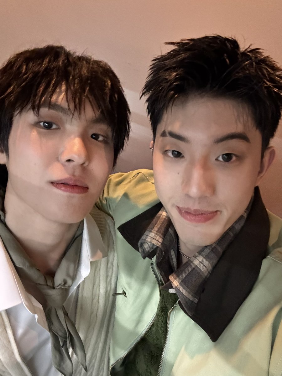 Kktken_Lim's tweet photo. ขอบคุณทุกคนมากๆนะคับบวันนึ้ผมมีความสุขมากเลยยยเรามาส่งงตัวละครเรากลับกันสู่โลกนิยายยนะคับบทุกคนน่ารักกันนมากๆเลยยยยยย #BoysInLoveSeriesFinalEP https://t.co/uMOAiPrVjr