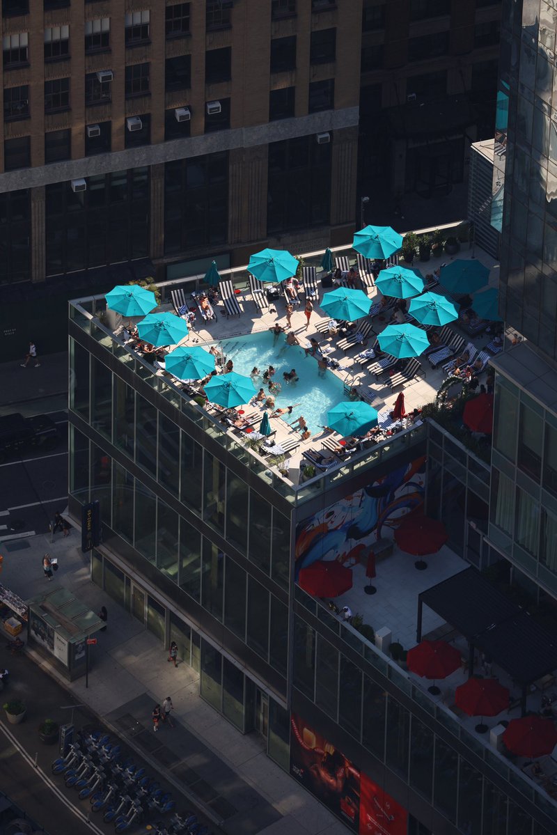 maximusupinNYc's tweet image. It’s rooftop season in NYC and summer is in full effect as seen from the Empire State Building 🏙️☀️
