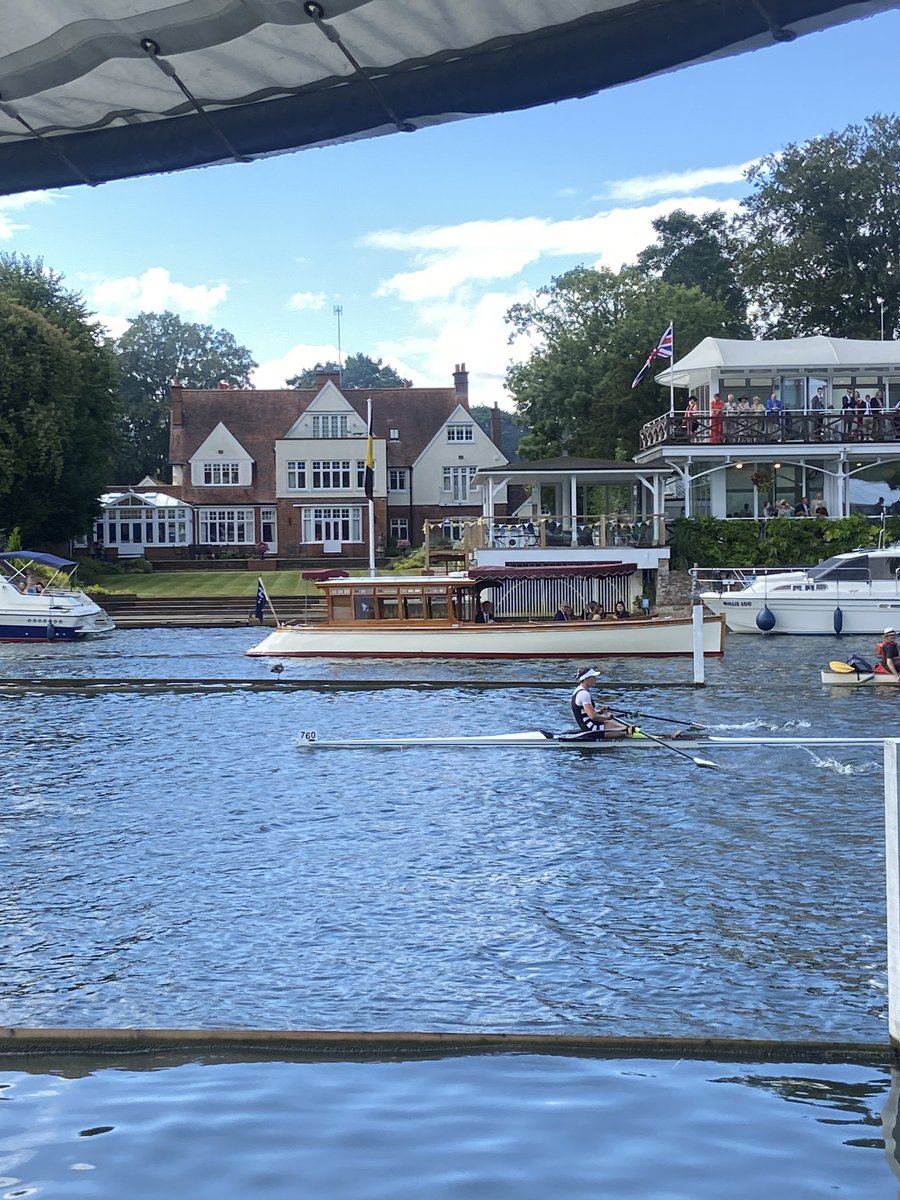 GermanAmbUK's tweet image. Final Sunday at @HenleyRegatta. A combined German 🇩🇪 team from Bonn, Witten & Kiel, Offenbach won „The Prince of Wales Challenge Cup“.
Great atmosphere at this unique and historic rowing event.