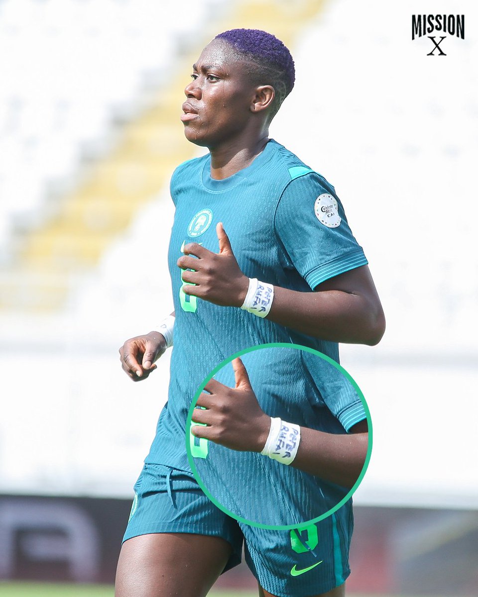 Asisat Oshoala paid tribute to late Super Eagles legend Peter Rufai by wearing a wristband with his name written on it during today’s match 🕊️🇳🇬

A powerful gesture in honour of “Dodo Mayana.”

#WAFCON2024 #SoarSuperFalcons #MissionX