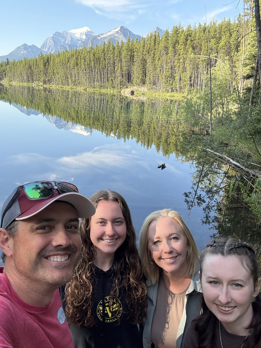 cc2amaz's tweet image. 4 days North of the border.  So many amazing views. Highly recommend! @MrsSteding #stedlets #banff #yoho #jasper