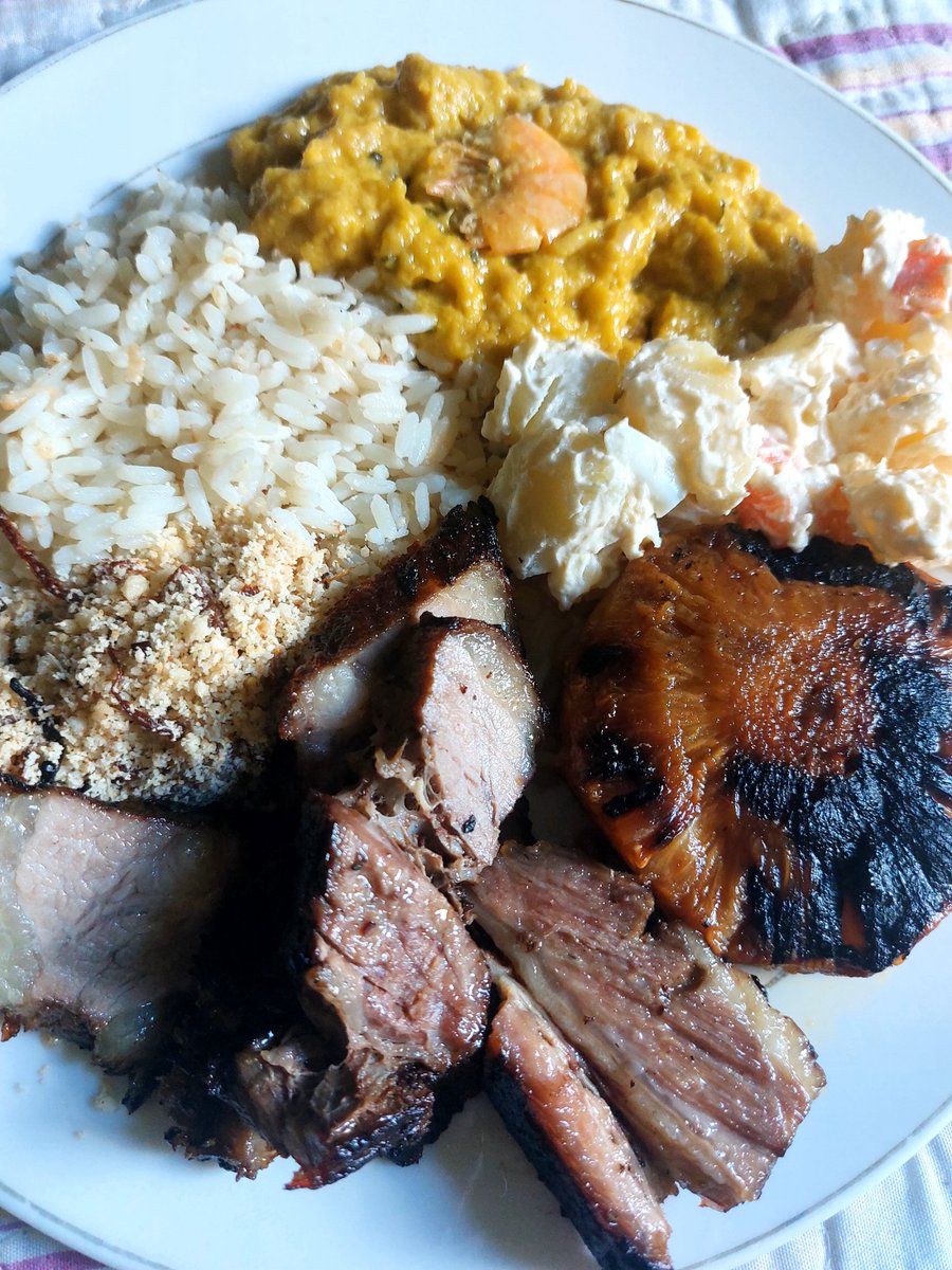 A única parte boa de estar dodói são os mimos na cama ahahaha 😋😋😋
Servidos????