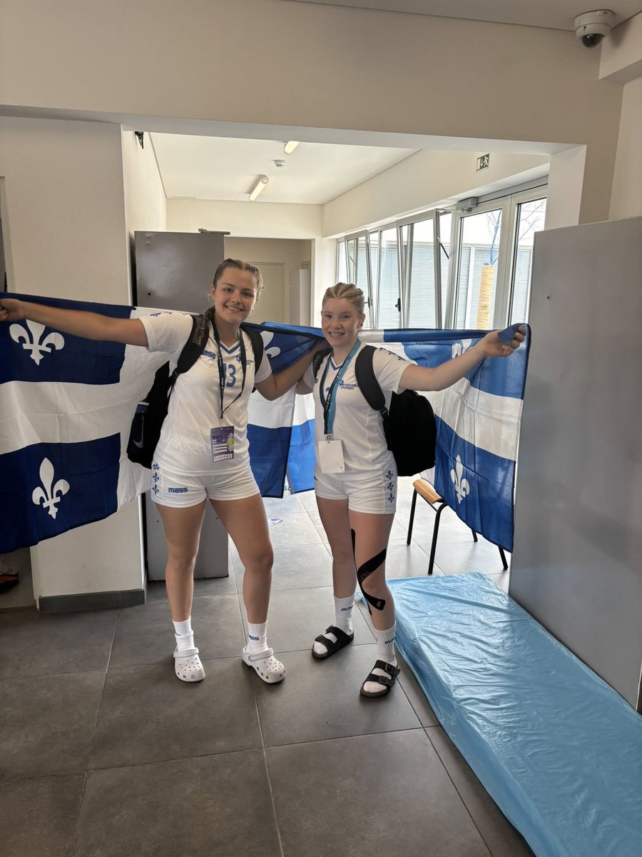 FondationEQc's tweet image. Bravo à Handball⚜️Québec d'avoir créé des équipes nationales du Québec.
Filles et garçons sont à Porto au Portugal 🇵🇹 pour la Coupe Maia.
Le Québec ⚜️ sportif a tout à gagner en se représentant à l'international.
On s'ouvre au monde!
@Handball
@ihfhandball
@SportsQuebec