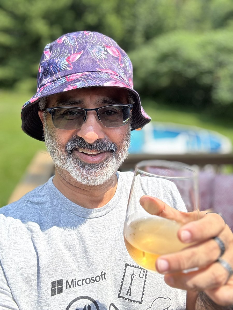 Hoorge's tweet image. Shout out to @mmsmoa for always having practical and useful speaker gear. Love my #MMSFlamingo hat. Cheers everyone!

#MMSMOA