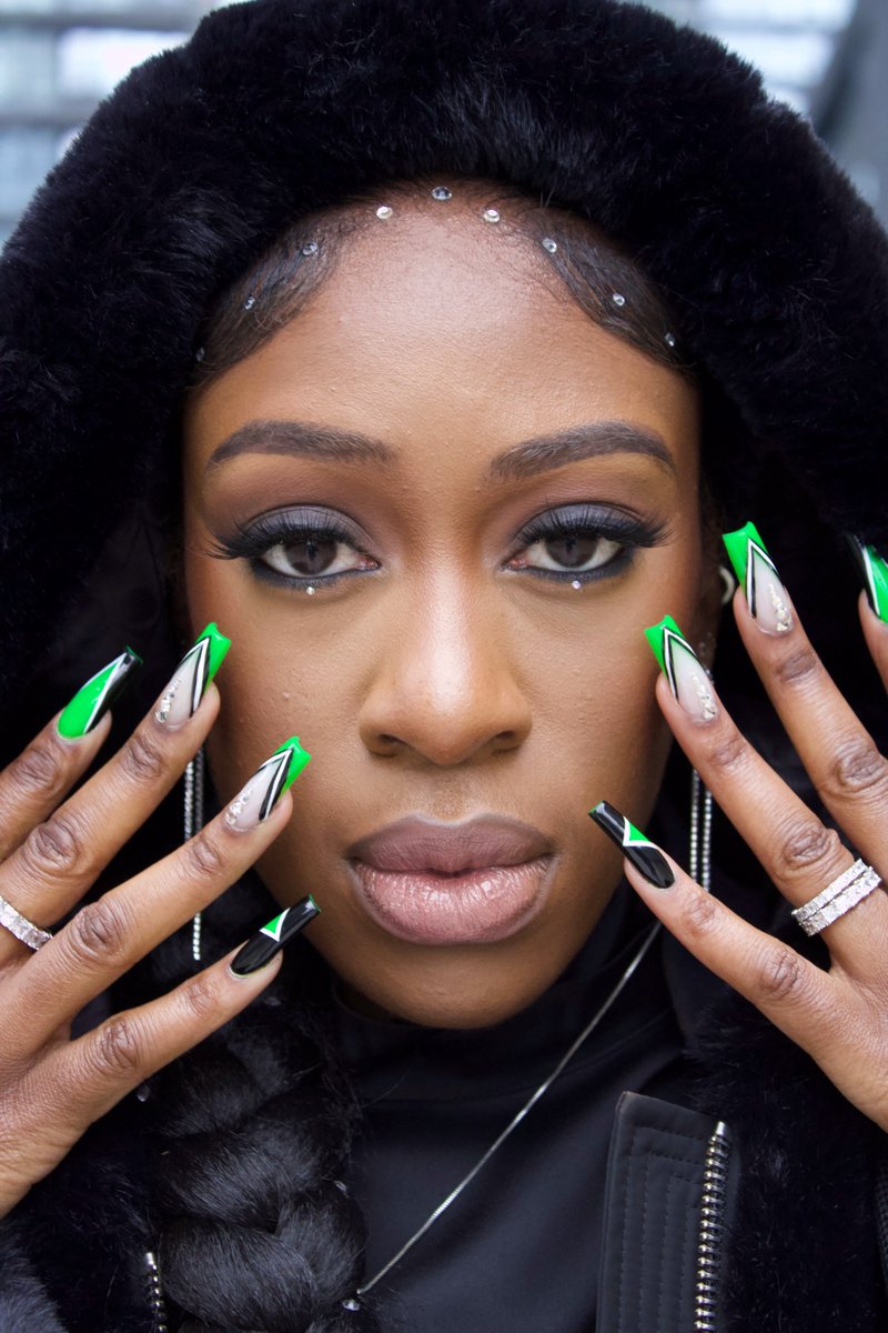 🎤 Meet LolaBunz — rapper, poet &amp; Afro-fusion powerhouse 💛
🔥 New single On The Go ft. Taaylee G
🌍 Touring GTA &amp; Europe this summer
💬 “Honey Jam gave me a stage when I was one of just two rappers. The energy? Unmatched.”
🎟 Tickets: bit.ly/HoneyJam2025Ti…