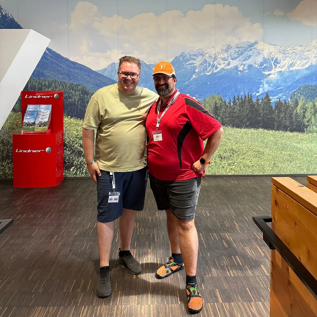 burninggamersde's tweet photo. Das war die FarmCon 25 bei Lindner – und sie war wieder richtig schön! 🧡
Familiär, entspannt und mit vielen guten Gesprächen.

Danke an alle, mit denen wir uns austauschen durften – ob im Interview, am Stand oder zwischendurch.

Vielen Dank auch an @farmingsim! 🤝 https://t.co/rwjS0h4FcC