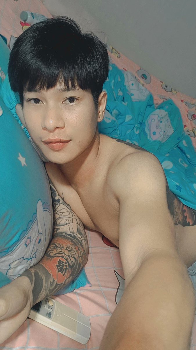 นา' โร๊ตตต tweet media