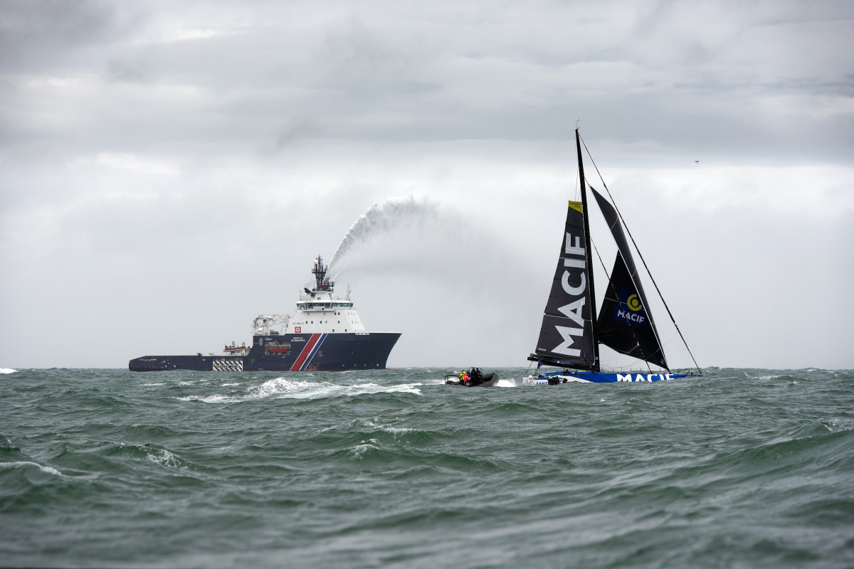 VendeeGlobeENG's tweet image. 🏅Congratulations to Sam Goodchild, 9th in the Vendée Globe, who won - with a crew - the first edition of La Course des Caps !
The British skipper replaced Charlie Dalin, the great winner of the last Vendée Globe and withdrawn for health reasons at the helm of the @ImocaMacif.…