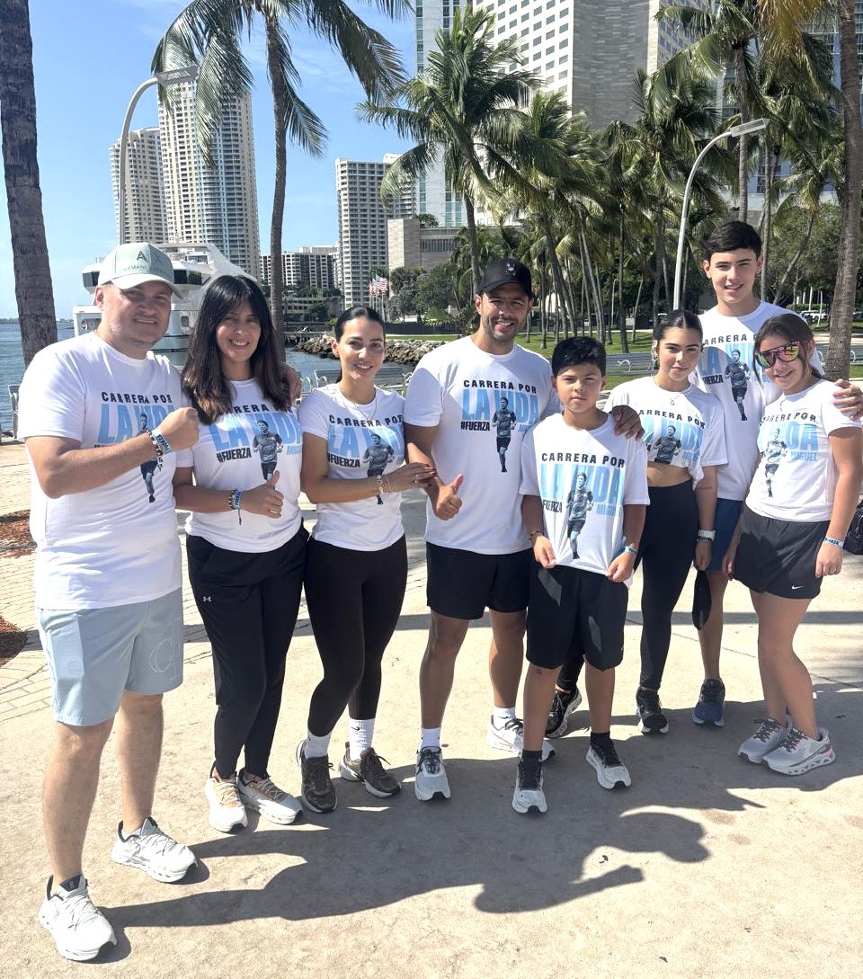 Cada momento la esperanza es mayor de tener de nuevo a <a href="/MiguelUribeT/">Miguel Uribe</a> entre nosotros.

Colombia te necesita 🇨🇴🇨🇴

#FuerzaMiguel #CarreraPorLaVida