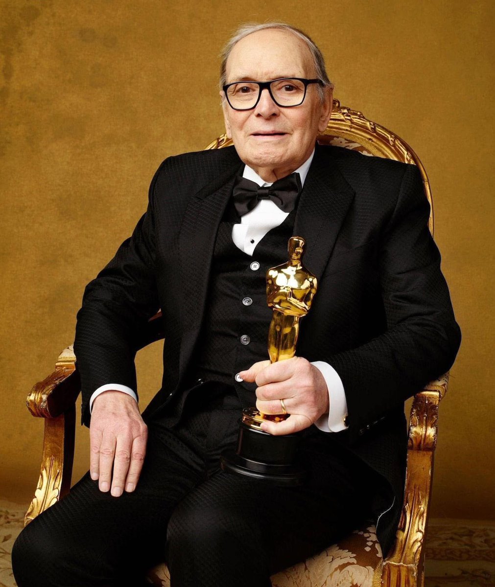 chetempochefa's tweet image. “Quando si fa una professione come la mia, al servizio del cinema, non si lavora per l’Oscar o per altri premi, che sono sì piacevoli, ma restano sempre oggetti.
Quando guardo i miei 60 anni di carriera, vedo un compositore che ha fatto il suo lavoro. E al pubblico devo dire solo…