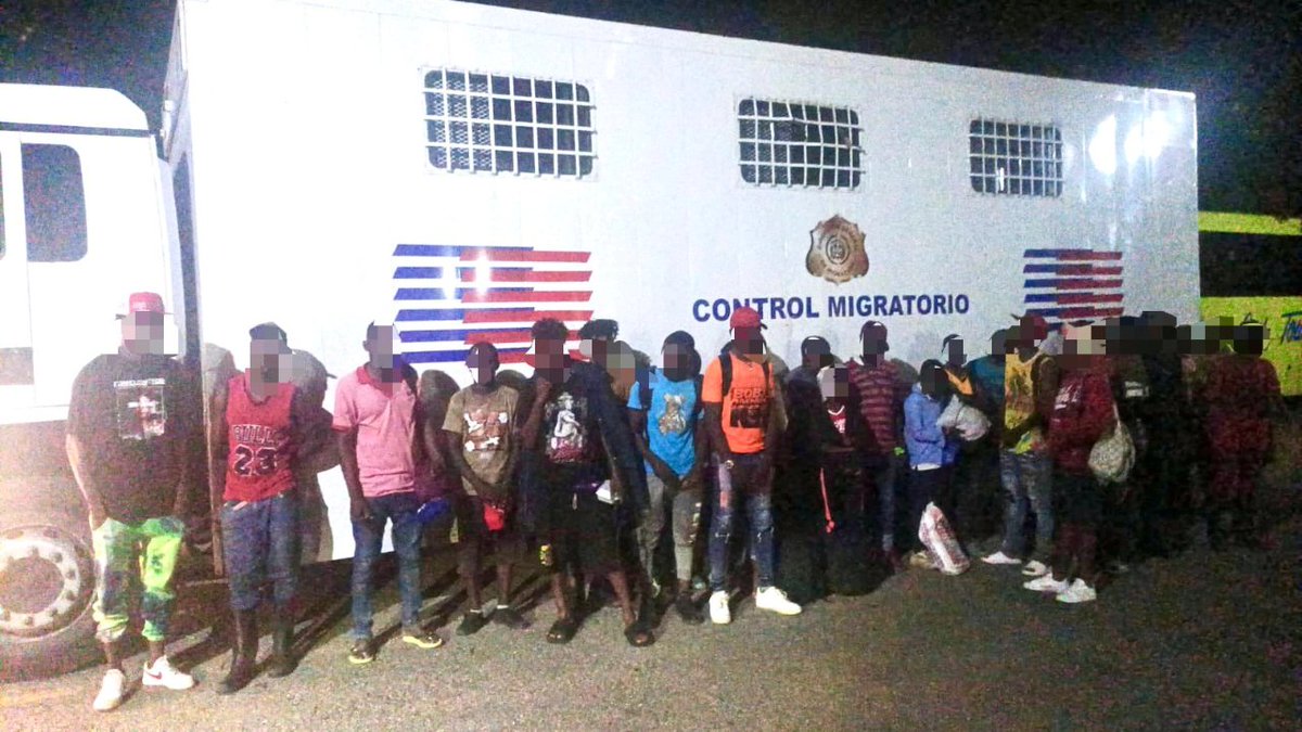 Brigadas de interdicción detienen 1,850 Nacionales haitianos indocumentados 
#SinFinDeSemana #Haiti #Indocumentados 

Más detalles en nuestro periódico noticiassin.com

noticiassin.com/brigadas-de-in…