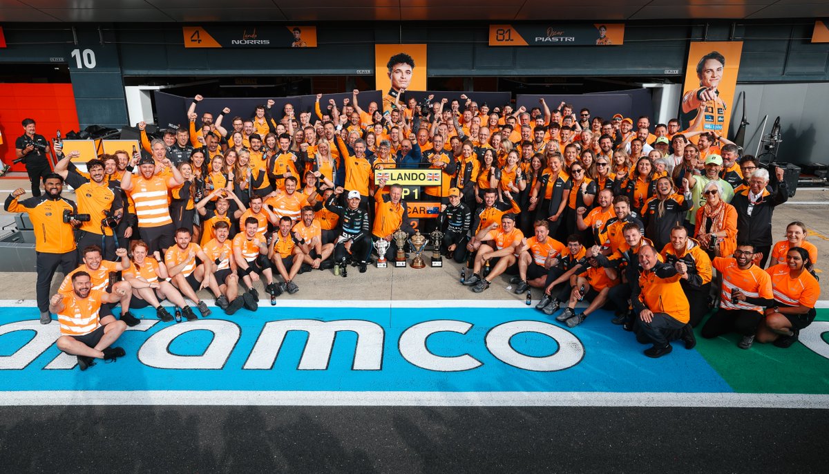 McLarenF1's tweet photo. WHAT. A TEAM. 

#McLaren | #BritishGP 🇬🇧 https://t.co/CC8IU6zpTN