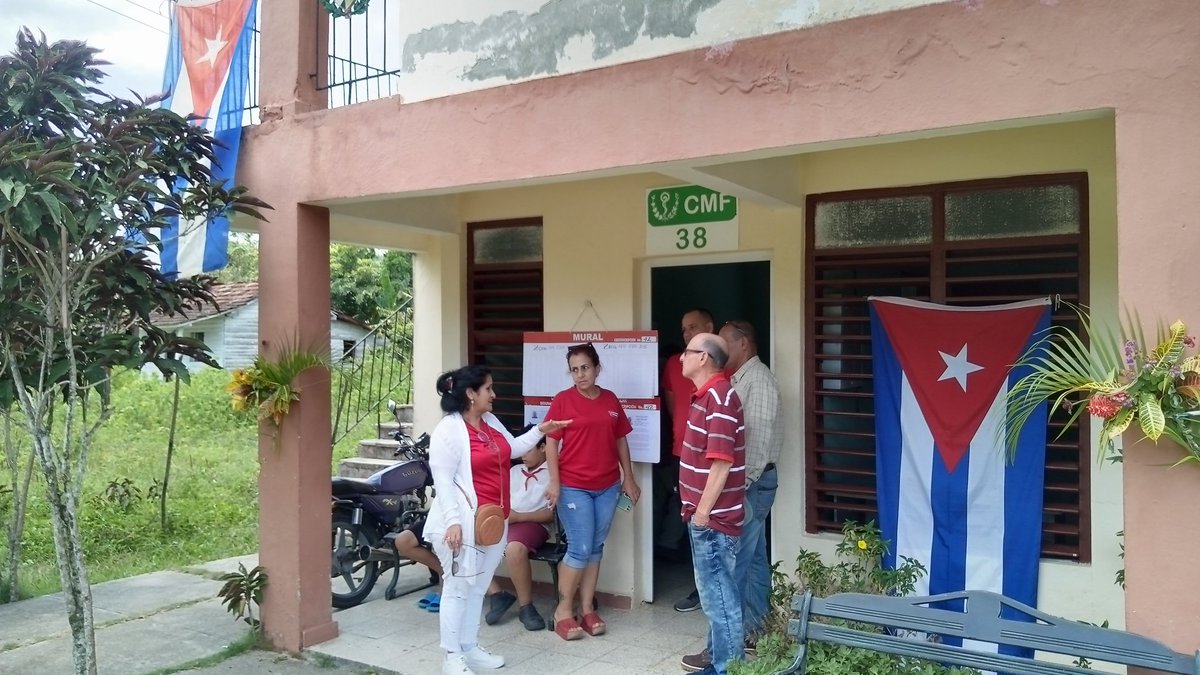 ConsejoSSptus's tweet photo. La dirección del Consejo Electoral Provincial de #SanctiSpíritusEnMarcha visita el colegio electoral de la circunscripción 42 en la comunidad del Plan Turquino La Nueva Unión de Fomento donde este domingo se realiza la elección del delegado #JuntosPorLaDemocracia https://t.co/j4JnDsh7ef