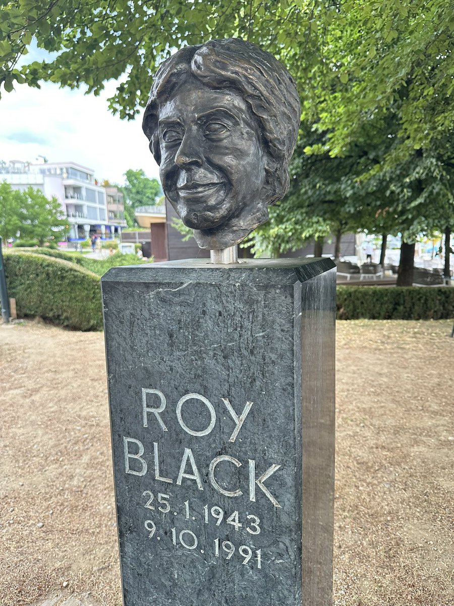 Roy Black ist auch schon tot und mich plagen Rückenschmerzen.