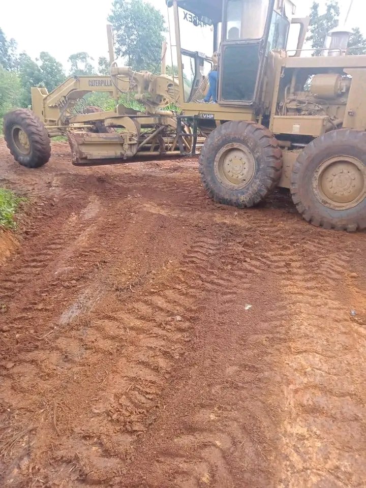 PhilipAroko_'s tweet photo. Today, we make the roads passable; tomorrow, we shall upgrade them to bitumen standards.
I have listened keenly to the voices of the people of Alero Nanga and in my commitment to servant leadership, I  delegated Jaduong Abuodha to oversee this crucial work. https://t.co/tz6RSem0Br