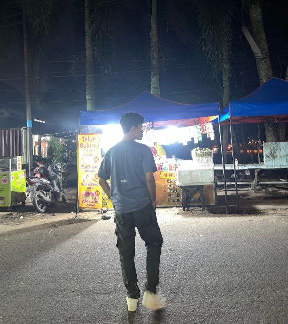 careocha's tweet photo. Selamat malam, hari ini ada anak yg ngakunya kuliah di UGM jurusan teknik komputer dengan nama farhan arbiantara melakukan pemerasan ke saya. Alasannya mau buka usaha tp ga ada modal @UGMYogyakarta #duit #ugm https://t.co/wPgVNg6Fu7