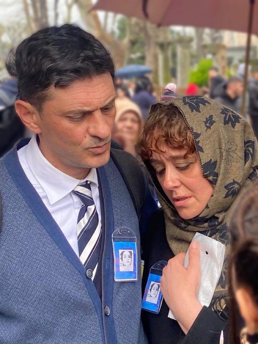 Böyle analar, babalar üzülür mü . Allah çarpar insanı. Başka evlatlar öldürülmesin, ana babalar,  yavrularının kokusuna hasret kalmasın.#Busonolsun