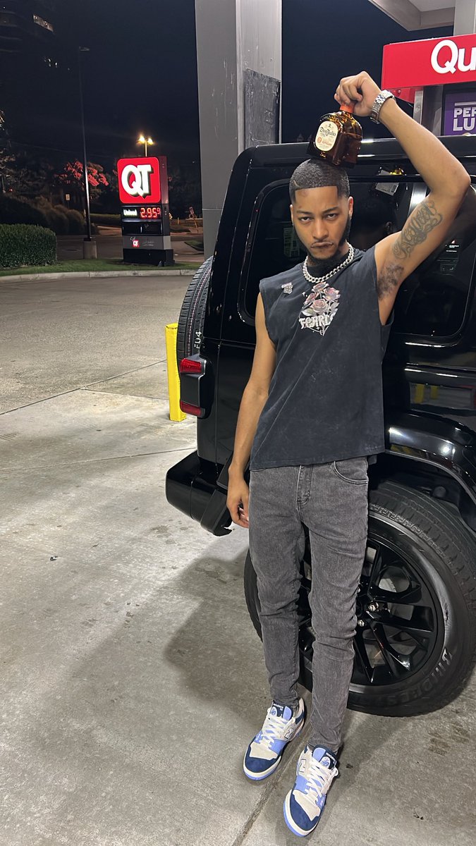 JukeeBandz's tweet image. Balloons on my fuckin page🙂↕️ turn me up a notch #BigCancer😈