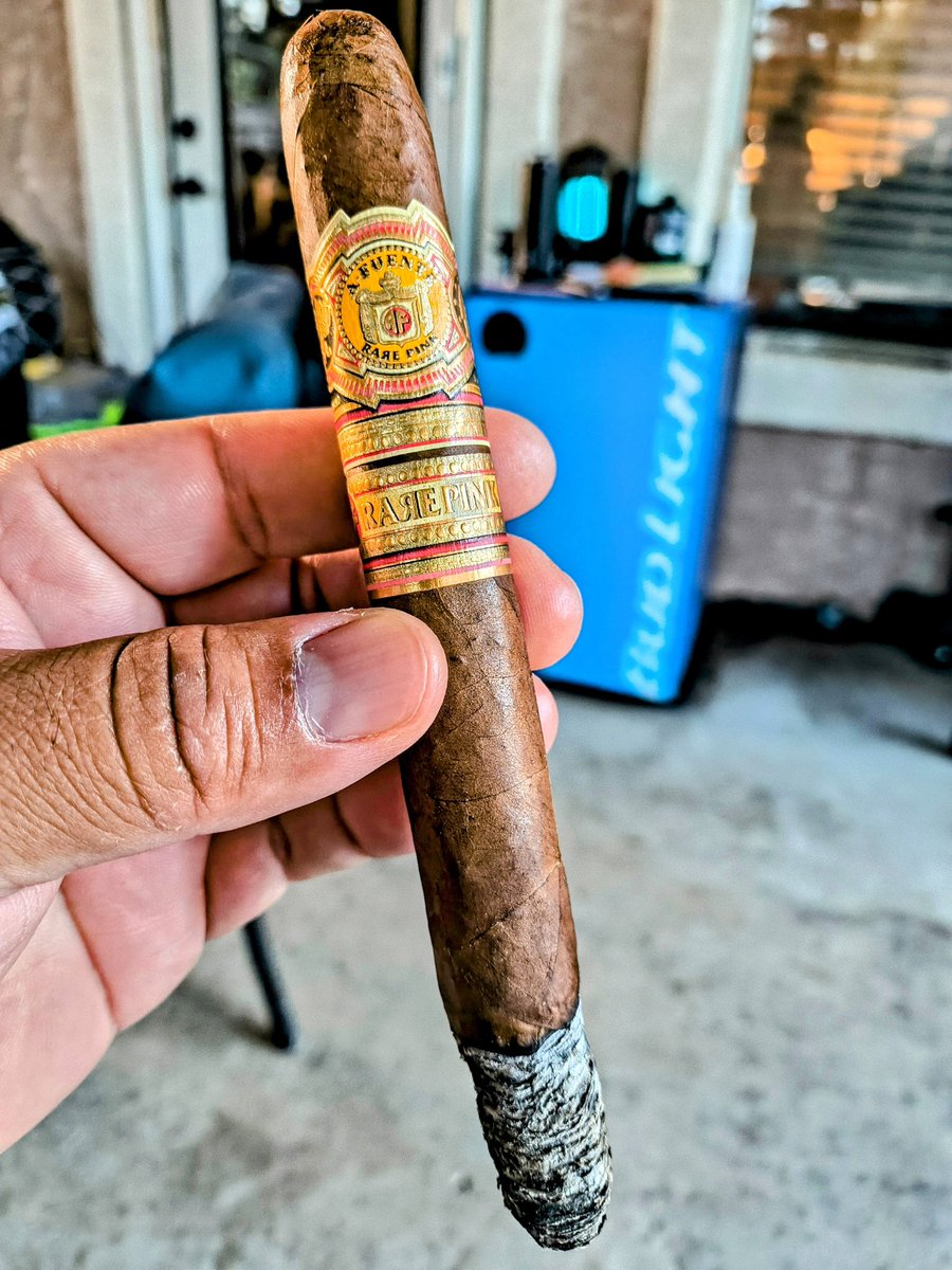 Joey Deez π°π° (@puffsmokenash) on Twitter photo Sparkin π₯ this beast up <a href="/AFuenteCigars/">Arturo Fuente</a> Rare Pink Sophisticated Hooker 7 1/4 x53 with some age on her π€€π€€π€€π₯π₯π₯π₯π₯πππ Sparkin π₯ this beast up <a href="/AFuenteCigars/">Arturo Fuente</a> Rare Pink Sophisticated Hooker 7 1/4 x53 with some age on her π€€π€€π€€π₯π₯π₯π₯π₯πππ