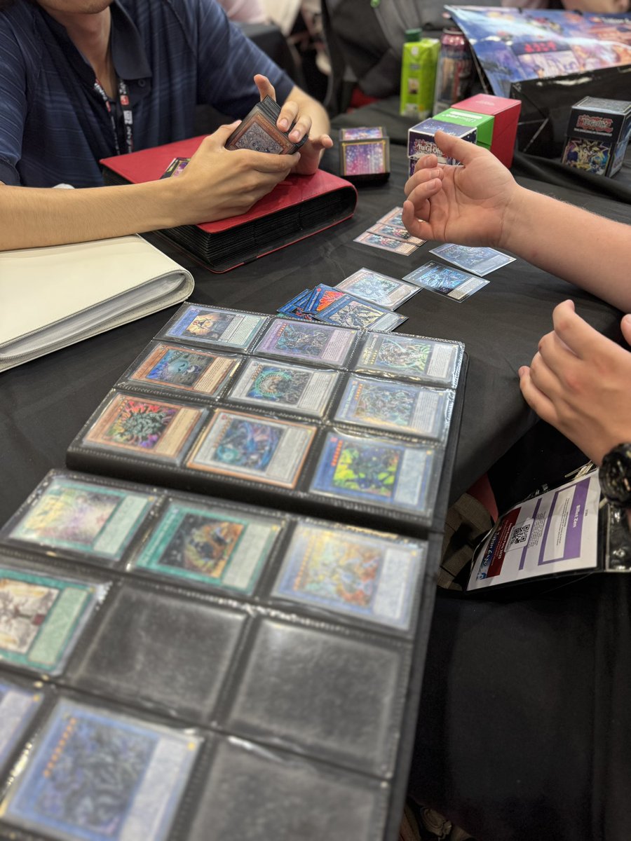 BreakflipJO's tweet image. La Japan Expo, c’est terminé !

Cette édition 2025 c’était :
Des tournois pour celles et ceux déjà expérimentés
Des initiations pour former la nouvelle génération
L’annonce en live de la VF de Yu-Gi-Oh! The Dark Side of Dimensions
Les dédicaces de Laurent Sao et Nessym Guetat
Et…