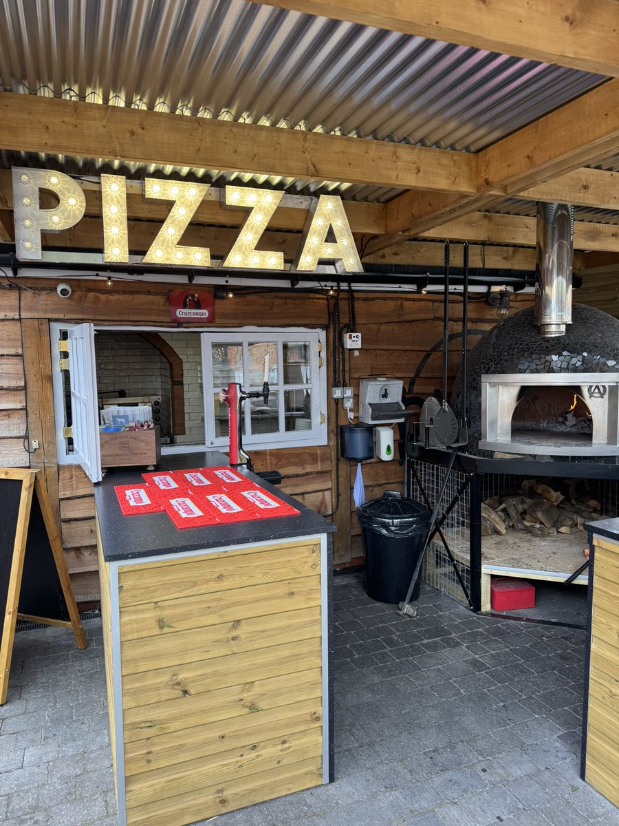 Ian Stringer (@stringersport) on Twitter photo What a Sunday lunch <a href="/whitehorsequorn/">The White Horse</a> today.
The best Sunday roast I’ve had in years.
The kids had a pizza from the new wood pizza oven they’ve got and said that was delicious too.
Highly recommend 🤌🏻 What a Sunday lunch <a href="/whitehorsequorn/">The White Horse</a> today.
The best Sunday roast I’ve had in years.
The kids had a pizza from the new wood pizza oven they’ve got and said that was delicious too.
Highly recommend 🤌🏻