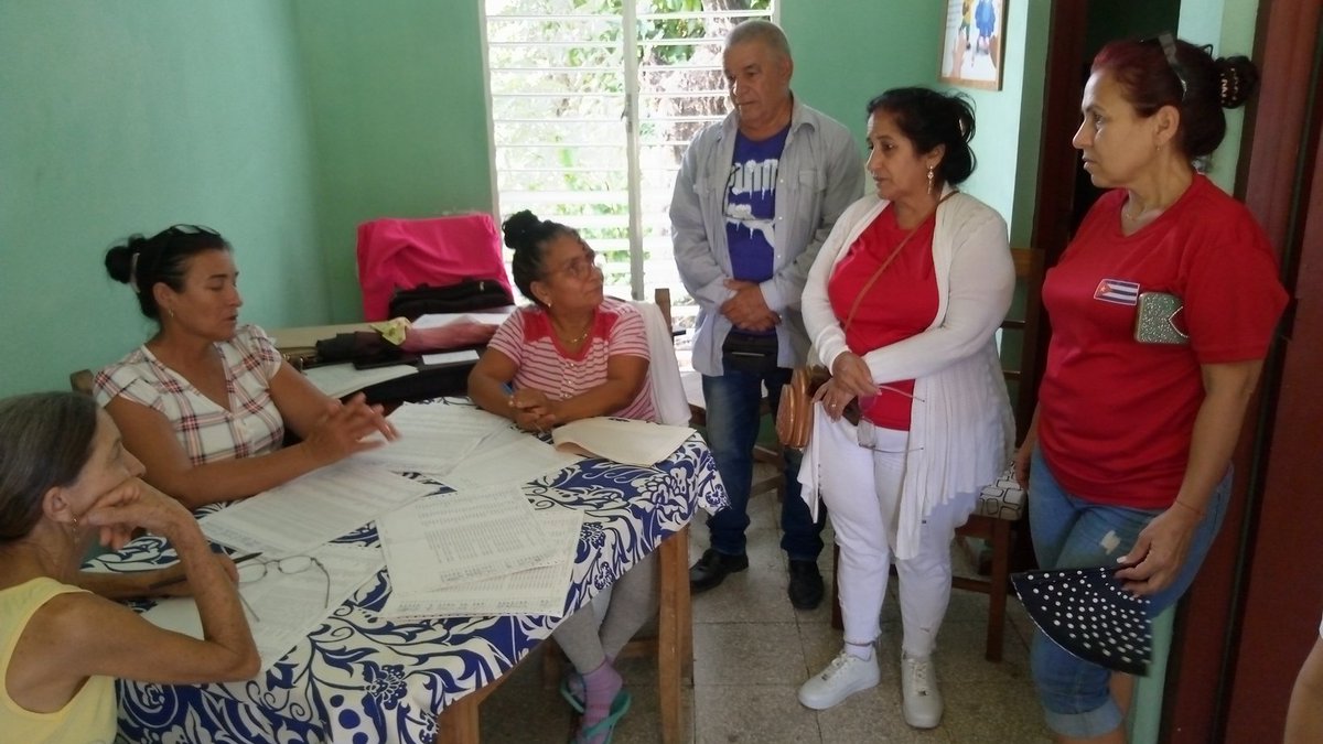 ConsejoSSptus's tweet photo. La dirección del Consejo Electoral Provincial de #SanctiSpíritusEnMarcha visita el colegio electoral de la circunscripción 42 en la comunidad del Plan Turquino La Nueva Unión de Fomento donde este domingo se realiza la elección del delegado #JuntosPorLaDemocracia https://t.co/j4JnDsh7ef