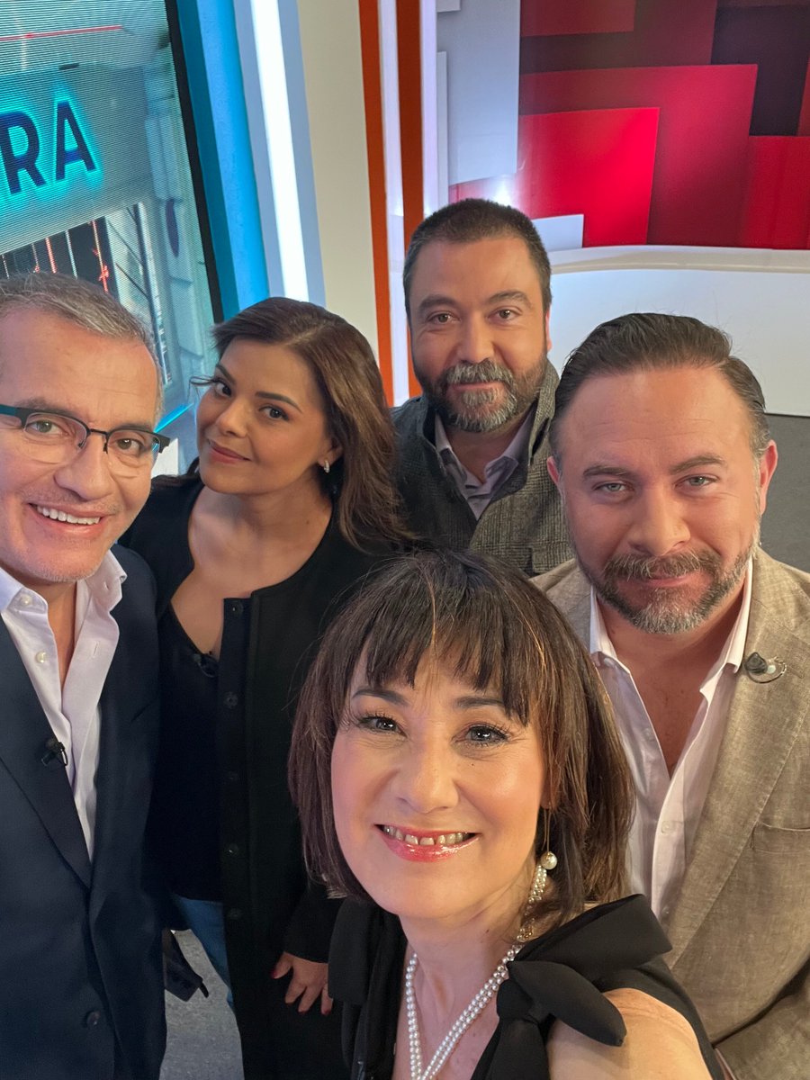 Monica Garza (@monicagarzag) on Twitter photo Esta noche en Sala de Guerra, con <a href="/juanpadeleo/">Juan Pablo de Leo Spínola</a> analizamos el complejo escenario que nos espera en las elecciones de 2027, con nuevas leyes, nuevas reglas, otro país...
Debaten en la mesa los consultores electorales <a href="/LCUgalde/">Luis Carlos Ugalde</a> <a href="/GiselleAuguro/">Giselle Perezblas</a> <a href="/rodgalvan10/">Rodrigo Galván de las Heras</a>
¡Hay tiro!
Acompáñenos a Esta noche en Sala de Guerra, con <a href="/juanpadeleo/">Juan Pablo de Leo Spínola</a> analizamos el complejo escenario que nos espera en las elecciones de 2027, con nuevas leyes, nuevas reglas, otro país...
Debaten en la mesa los consultores electorales <a href="/LCUgalde/">Luis Carlos Ugalde</a> <a href="/GiselleAuguro/">Giselle Perezblas</a> <a href="/rodgalvan10/">Rodrigo Galván de las Heras</a>
¡Hay tiro!
Acompáñenos a