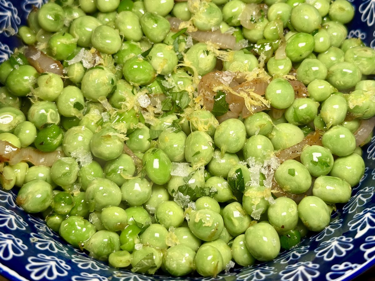 James cooked the peas just the way I like them.  Sautéed al dente with butter, shallots, &amp; lemon zest. Absolutely worth that hand shelling.  🤤 🫛 🧈 🍋