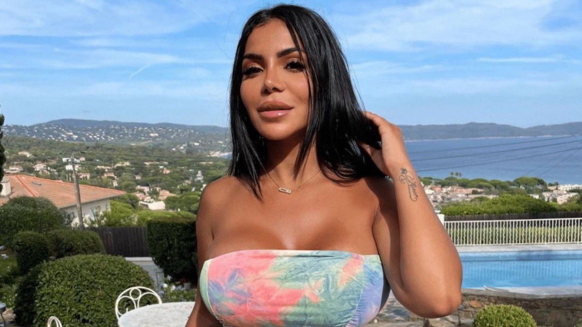 🇫🇷 | Roban, agreden, humillan, rocían con lejía y violan a una influencer en Marsella. 

El viernes 4 de julio por la noche, la influencer Soraya Riffy, con cerca de un millón de seguidores en Instagram, fue víctima de un asalto en su vivienda de Marsella. 

Tres individuos (o