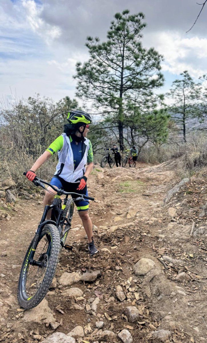 ¡Un susurro de libertad! 🌿

Una de las cosas más sanadoras que hay es respirar el aire fresco de la montaña ⛰️. Ojalá, de vez en cuando, se den la oportunidad de disfrutar de nuestro entorno natural. Feliz domingo 🌟. 

#CreerEnTi 
#CambioClimático 
#NaturalezaPura