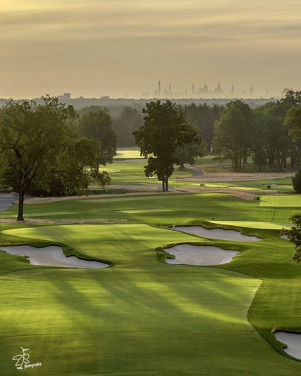 Evan_Schiller's tweet photo. Yesterday morning's sunrise on The Upper Course at @BaltusrolGC was truly remarkable. The view overlooking the 13th green w/the Manhattan Skyline as the backdrop is simply breathtaking. The restoration of this AW Tillinghast masterpiece by Gil Hanse is nothing short of astounding https://t.co/MfV2fZXla2