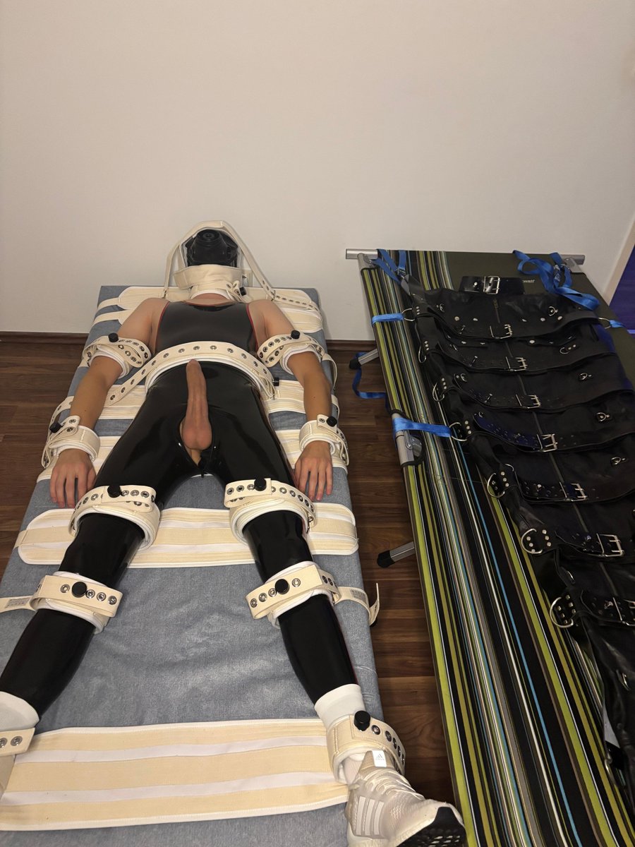 AustrianRubberCouple_ tweet media