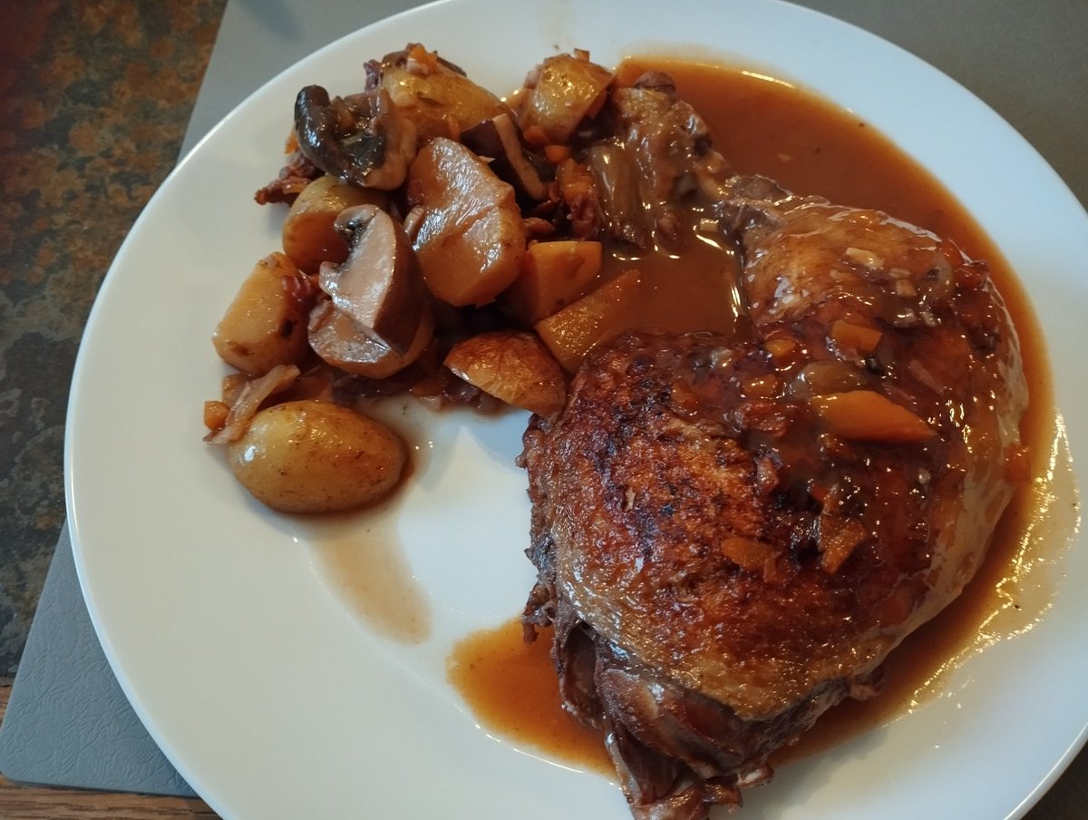 🌬️Skippy 💨🇪🇺🇩🇪 (@68vaper) on Twitter photo Coq au Vin
So zart & saftig Coq au Vin
So zart & saftig