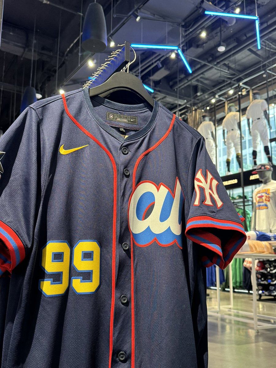 MLB Store tweet media