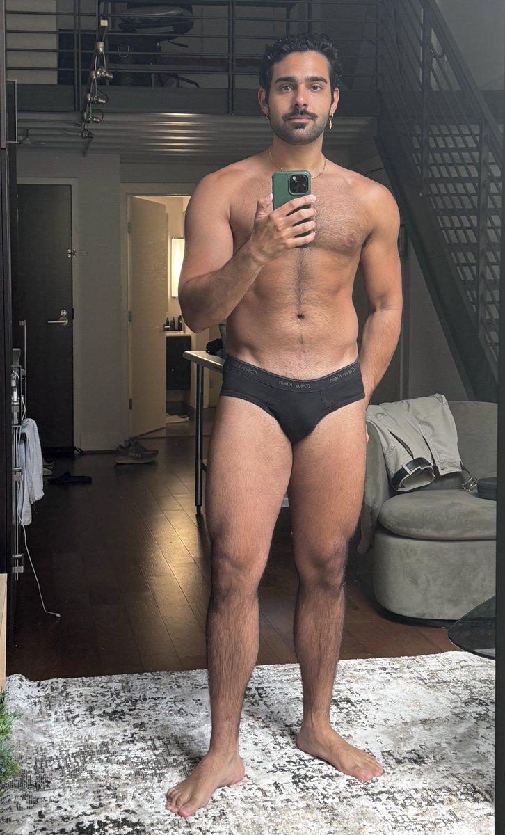 himbo_anonymous's tweet image. Hit me with your eyes