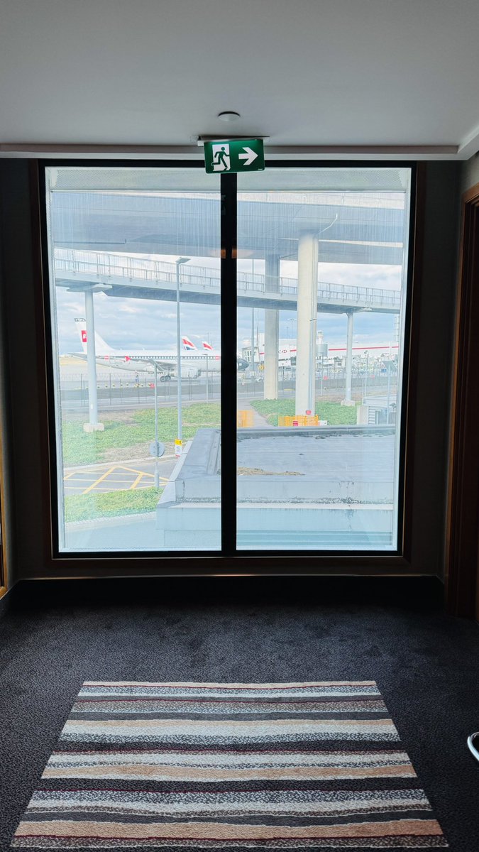 subtle_sameer's tweet image. Can anyone guess the name of this hotel just from the picture of its corridor? 🤔

#ccgeeks

@greatindianmile @aadil @thetrickytrade @AskEnvici @LiveFromALounge @OntheRoadAJ