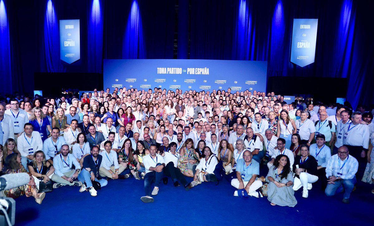PP Burgos (@popularesburgos) on Twitter photo 🔵 Acompañamos a <a href="/NunezFeijoo/">Alberto Núñez Feijóo</a> en el 21 Congreso Nacional del <a href="/ppopular/">Partido Popular</a> compartiendo unidad, proyecto y futuro para España 🇪🇸
👉🏻 Orgullosos de formar parte de este gran equipo y de tomar partido por Burgos y por nuestro país.
#TomaPartidoPorEspaña
#21CongresoNacionalPP 🔵 Acompañamos a <a href="/NunezFeijoo/">Alberto Núñez Feijóo</a> en el 21 Congreso Nacional del <a href="/ppopular/">Partido Popular</a> compartiendo unidad, proyecto y futuro para España 🇪🇸
👉🏻 Orgullosos de formar parte de este gran equipo y de tomar partido por Burgos y por nuestro país.
#TomaPartidoPorEspaña
#21CongresoNacionalPP