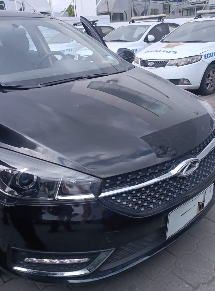 🔴 En la 28 y Rosendo Avilés, desde el #C5GYE de #SeguraEP se detectó a un vehículo con individuos sospechosos de sustraer pertenencias.

Con el seguimiento se activó la interoperabilidad y <a href="/PoliciaDMGZona8/">@PolicíaDMGZona8</a>, logró la detención de 4 personas involucradas.