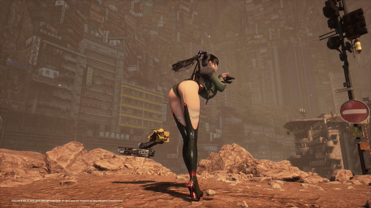 오늘은 니케 우산에서 매운맛을 보고 못깨고 끔.
새로 얻은옷은 이건데,
저번에 흰옷에서 어두운 버젼인듯.
색 배열은 이게 이쁘지만,
난 흰색 옷이 더 좋아 _-_;;
그 옷에 신발만 흰색이었으면 ㅡㅡ;;

#stellarblade #스텔라블레이드 #PS5