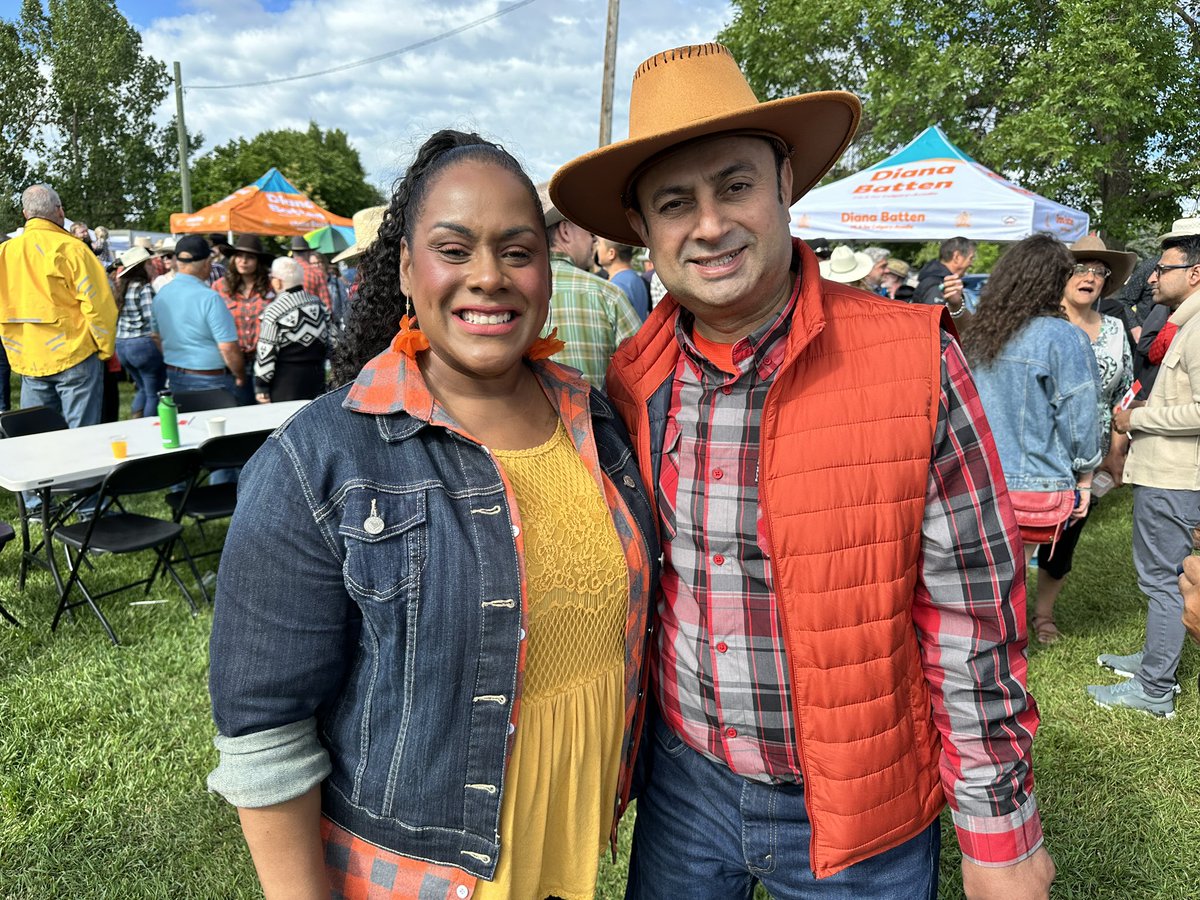 Rhiannon Hoyle (@rhihoyleyeg) on Twitter photo Fantastic morning connecting with community at the <a href="/albertandp/">Alberta NDP</a> pancake breakfast in Calgary-Acadia!
Thank you to each and every volunteer who made today a HUGE success. Yahoo! #abpoli #ableg Fantastic morning connecting with community at the <a href="/albertandp/">Alberta NDP</a> pancake breakfast in Calgary-Acadia!
Thank you to each and every volunteer who made today a HUGE success. Yahoo! #abpoli #ableg