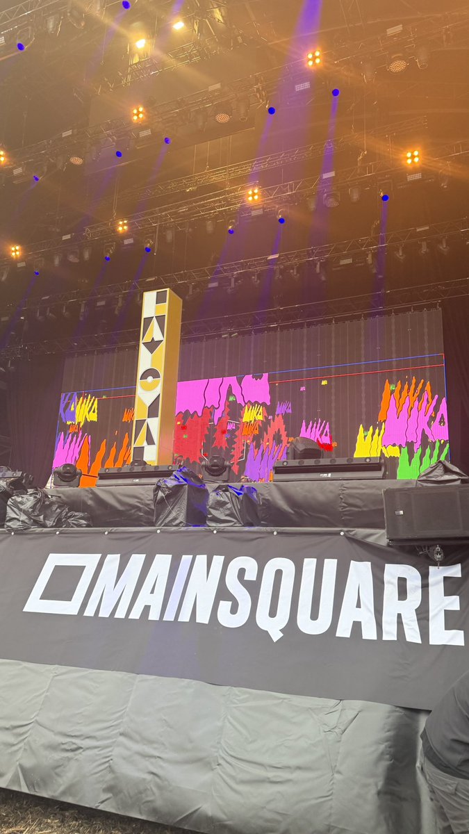 FESTIVAL | MAINSQUARE 

Plus qu’une heure d’attente avant que le public assiste au concert de Mika ! 🚀